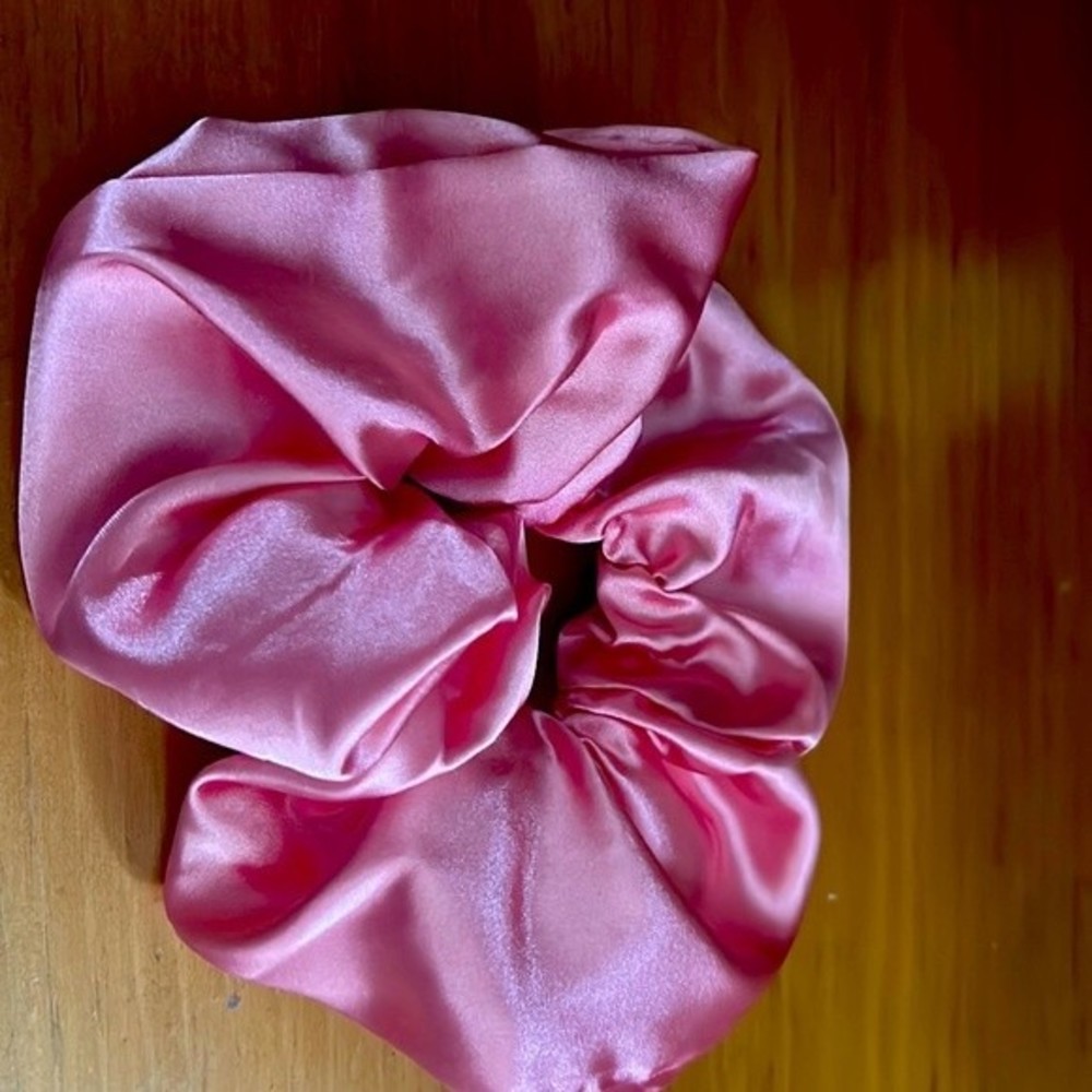 Scrunchie heart variation NWOT